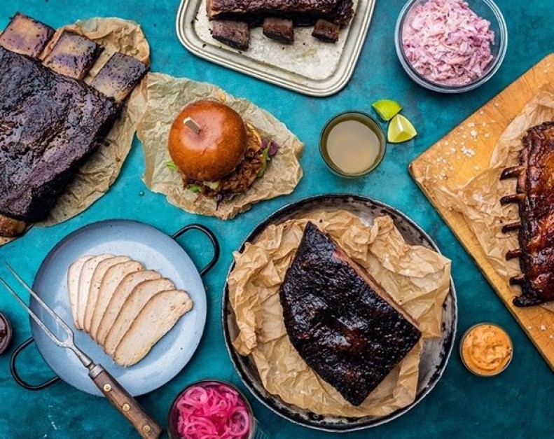 Roots BBQ: středotexaské barbecue nově na Letné