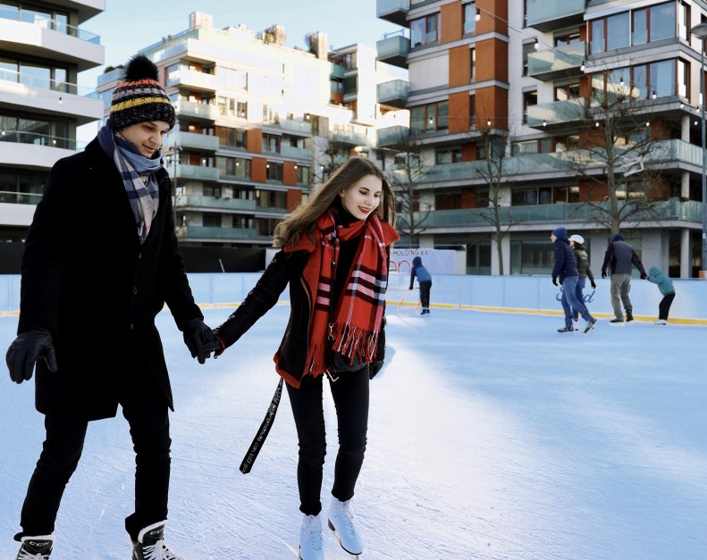 River Rink - Lední kluziště s après skate barem v Karlíně