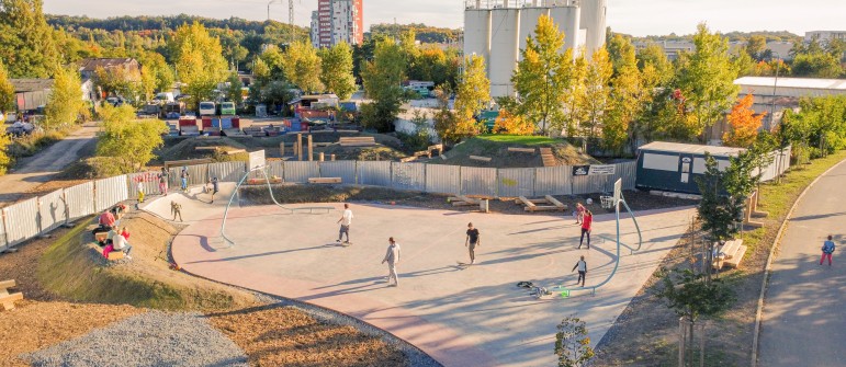 We have built a new basketball court in Hloubětín. And not just that.