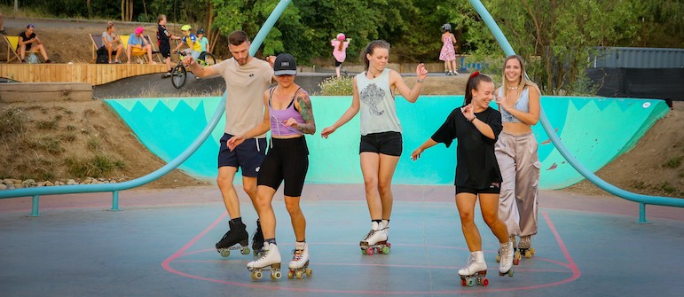 We opened a modern sports ground with a pumptrack and a meeting spot for residents of Hloubětín | Dejsiprostor