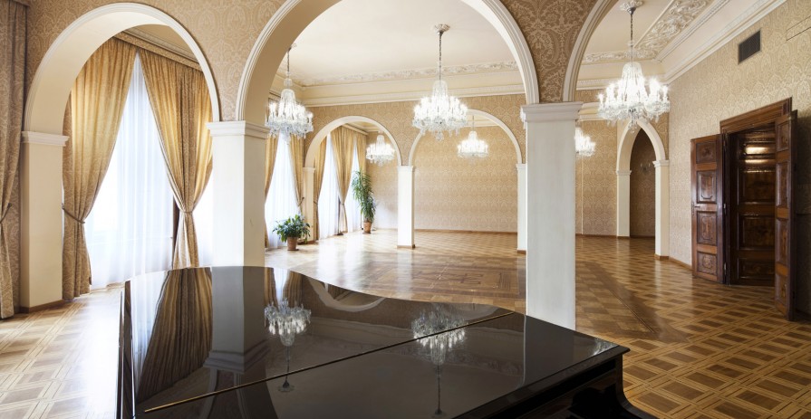 Kaiserštejnský palác: Dvě patra a terasa v barokním paláci u Malostranského náměstí