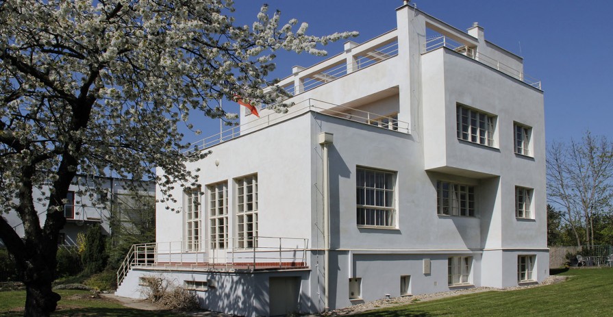 Event rooms in a functionalist villa with a garden, Prague 5