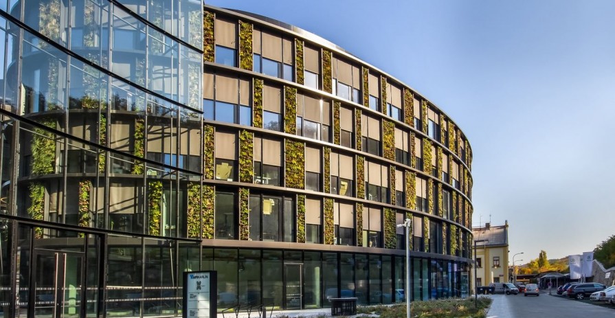 LEASED: AFI Butterfly: Office space in a modern green building in Karlín