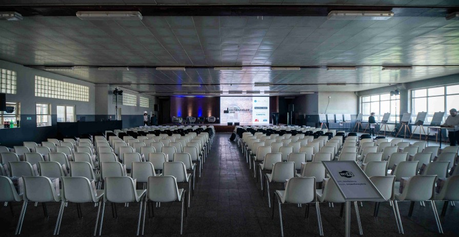 Industrial event and conference hall, Pragovka