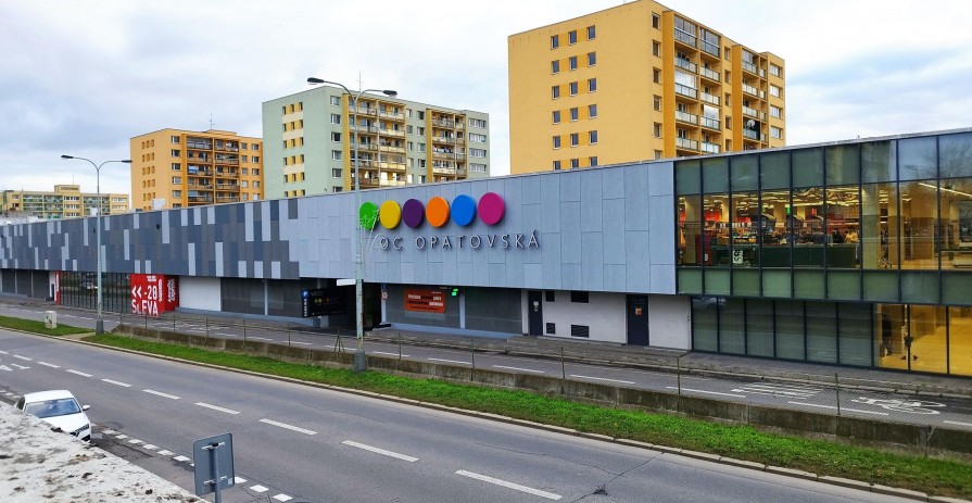 Retail unit for rent (gastro) 169 m2 in Opatovská shopping centre