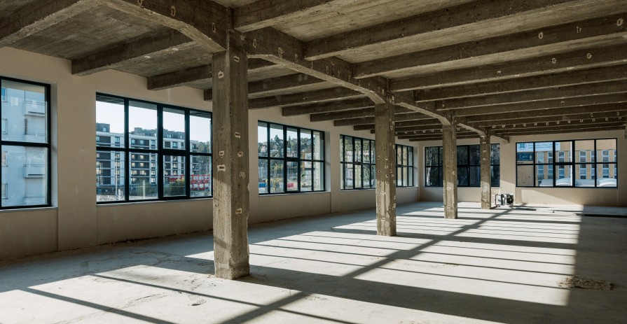 Pragovka - industriální kanceláře k pronájmu od 210 - 13 500 m2 na patro, metro Kolbenova