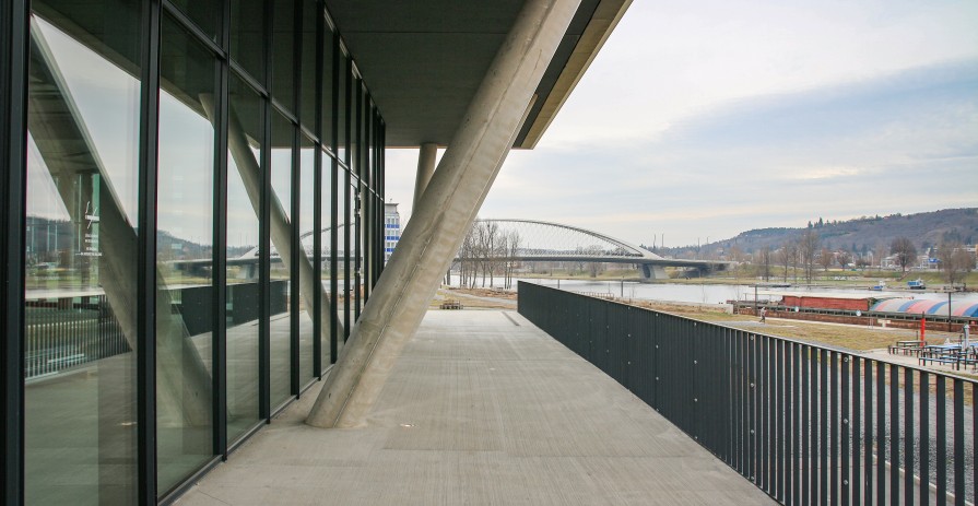 Prostor pro vinárnu s tapas v novém multifunkčním projektu PORT 7 s výhledem na Vltavu