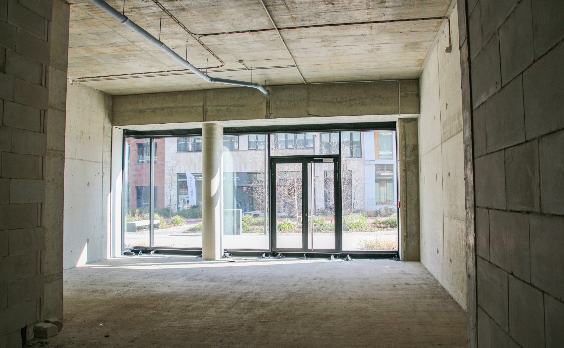 Obchodní prostor s krásnou výlohou Smíchov City