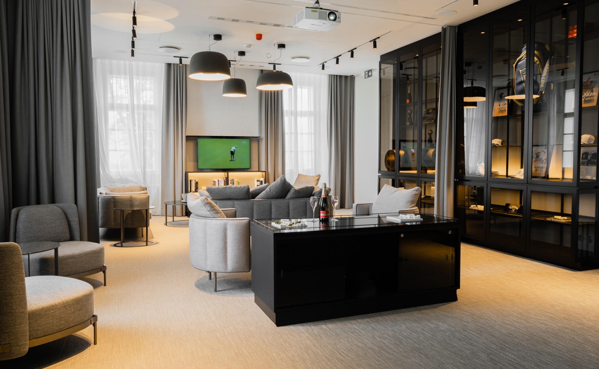 Castle, Golf, Elegance – A Unique Venue for Your Event Near Prague