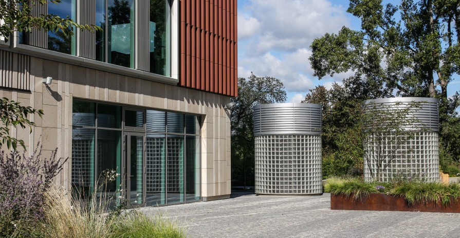 Corner space for retail / sports in the River City Karlín project