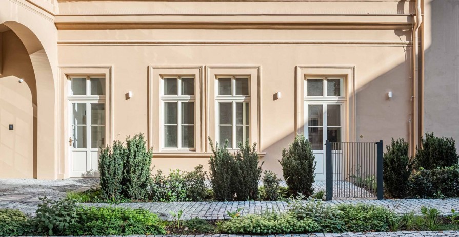 Menší kancelářské prostory v krásném vnitrobloku, Karolíny Světlé