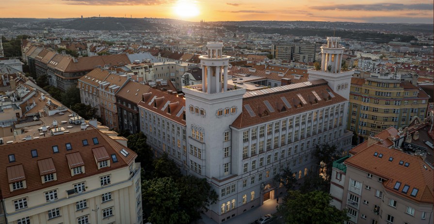 Designový prostor pro kavárnu a lehké bistro v unikátní historické budově