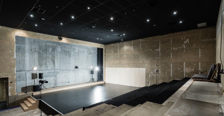 Galaxie Cultural Station: A dance hall with tiered elevation, ideal for creative projects, movement classes