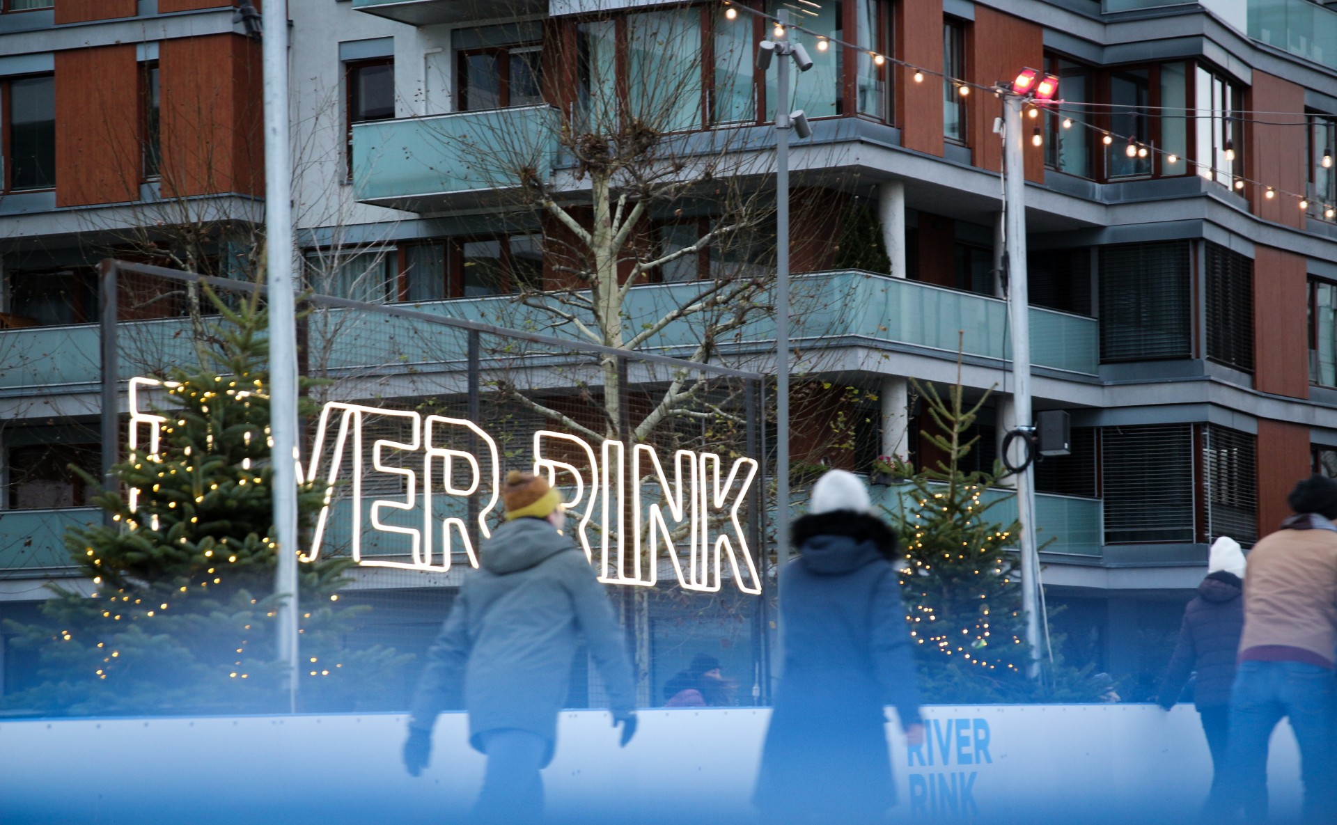 vyhřívaný kontejner u kluziště v Karlíně pro firemní akce a teambuildingy