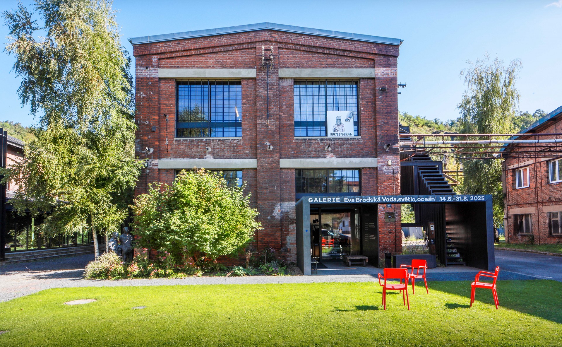 Industrial loft with a contemporary art gallery for small corporate events