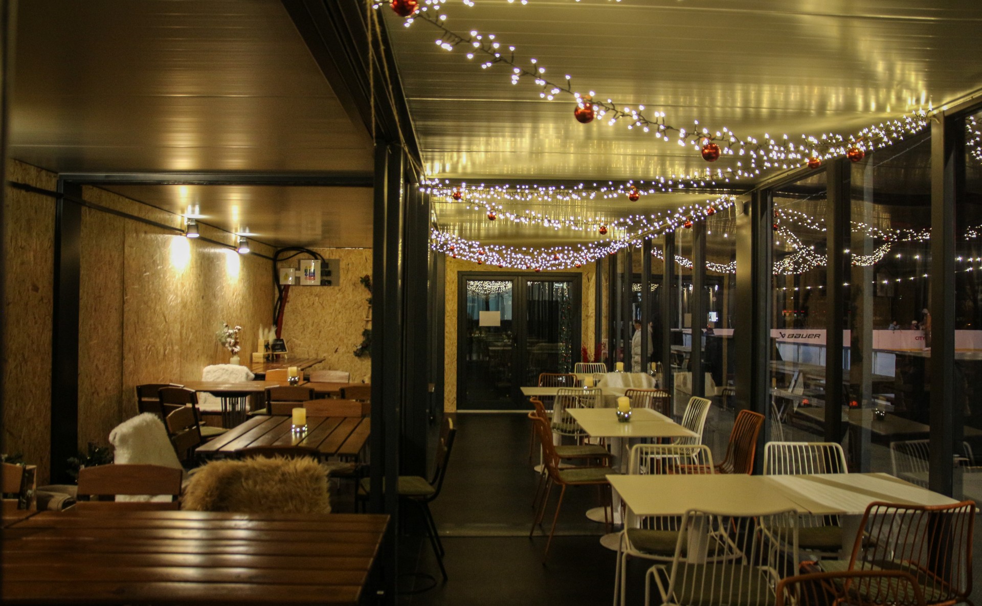 vyhřívaný kontejner u kluziště v Karlíně pro firemní akce a teambuildingy