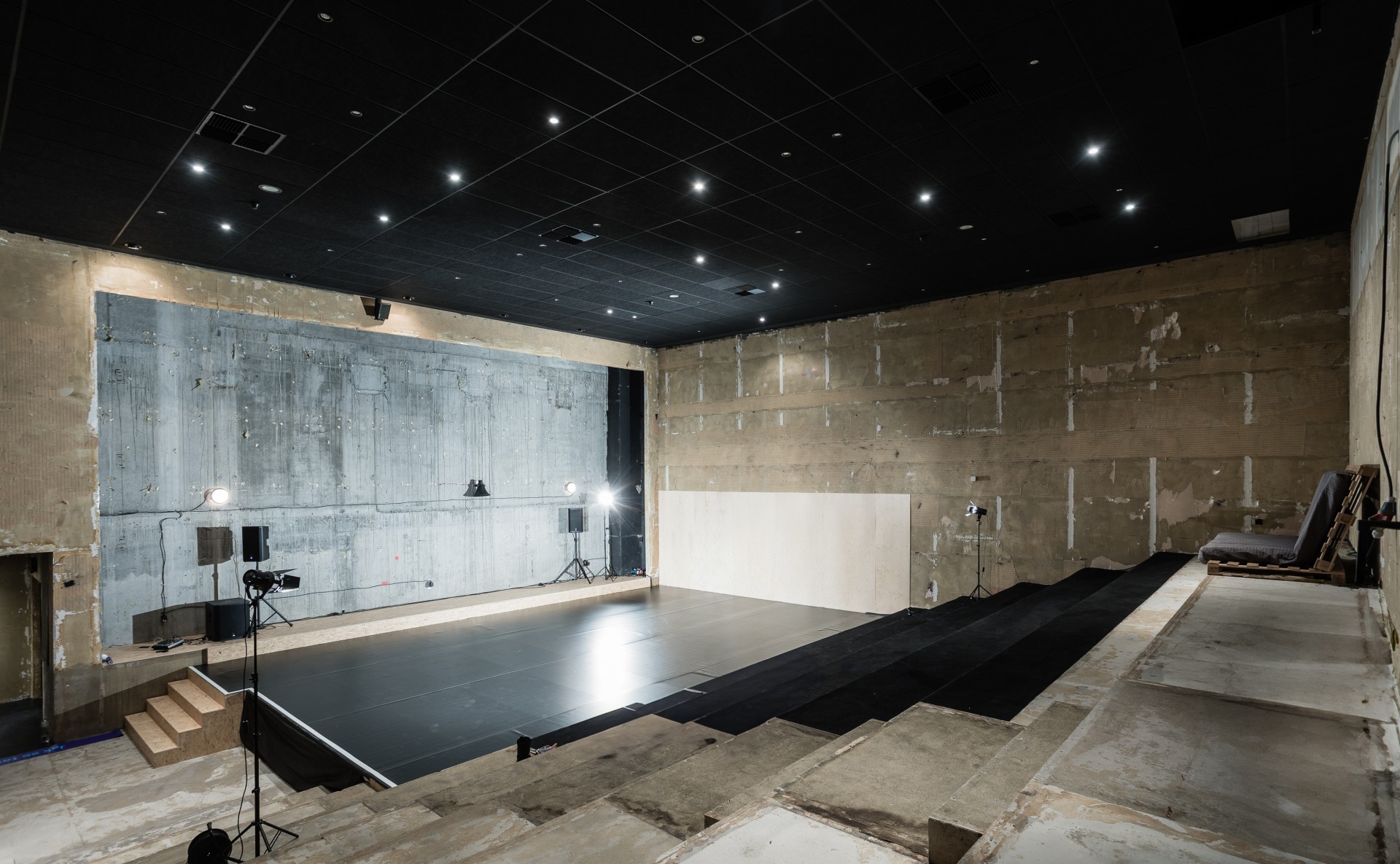 Multifunkční taneční sál v bývalém kinosále pro kreativní eventy