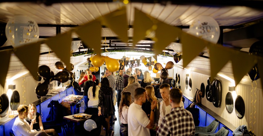 Port Lounge Bar Prague: Originální eventový prostor na lodi na pražské náplavce