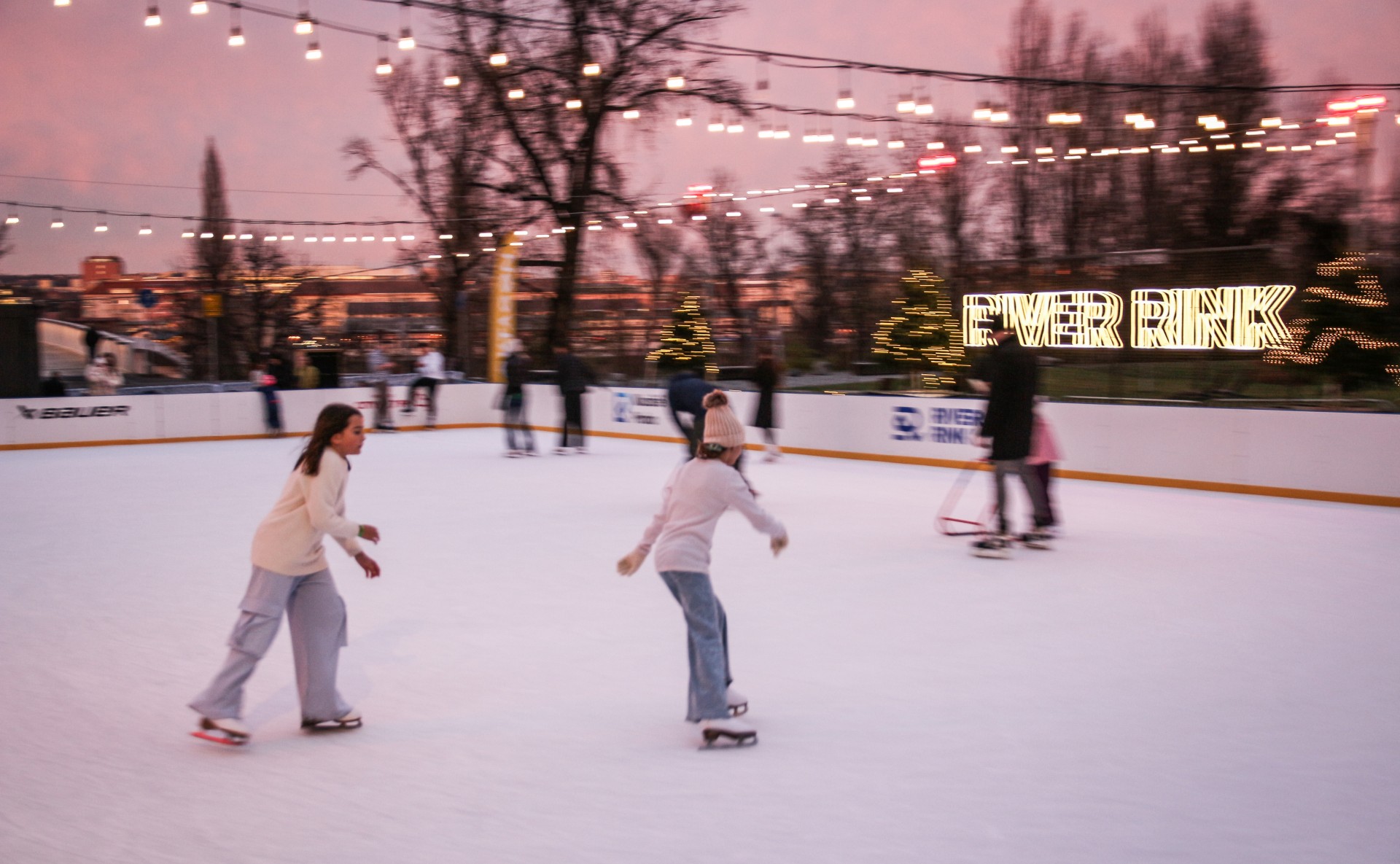 Heated Après-Skate Tent for Corporate Events
