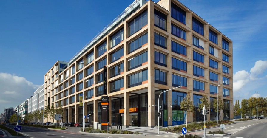 River Garden I: Ready‑Made Office Space for Lease on Rohanské Embankment