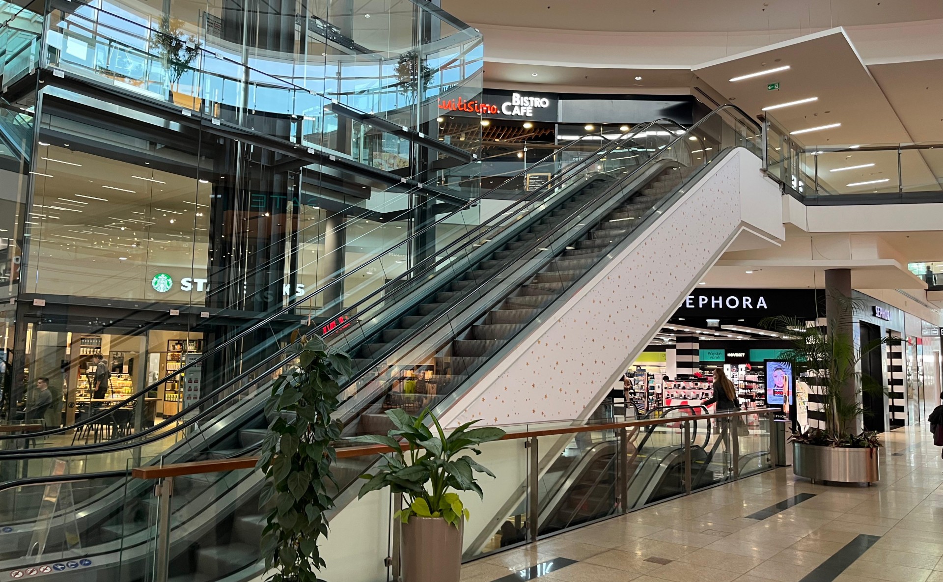 Pronájem obchodního prostoru nebo stánku v Galerii Harfa Praha 9