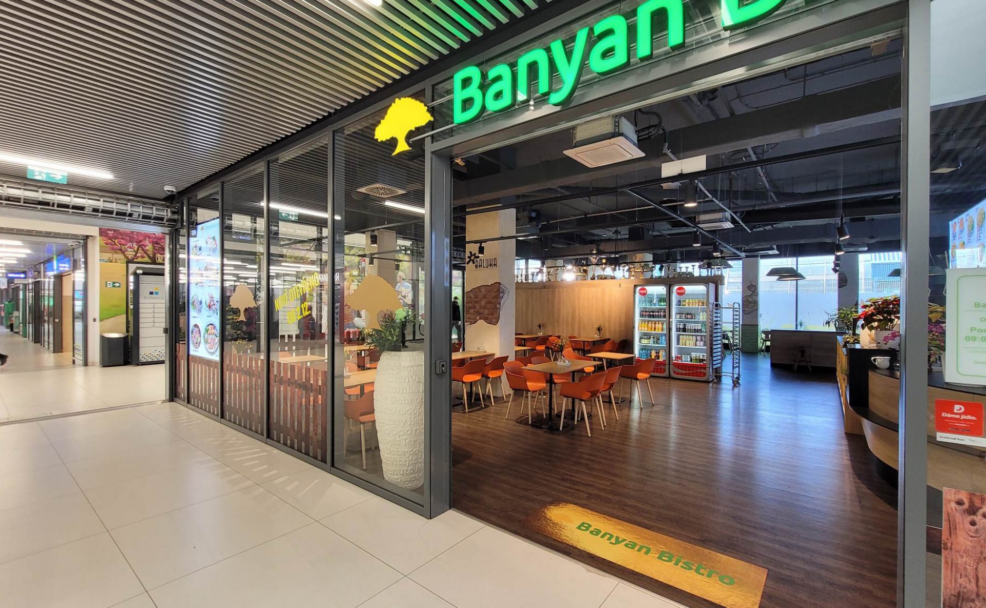 Pronájem obchodních prostor / prostor pro stánek OC Luka Living Praha 8