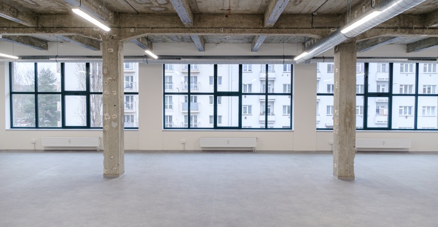 Rental of creative studios of 89 and 165 m² in the iconic industrial Pragovka