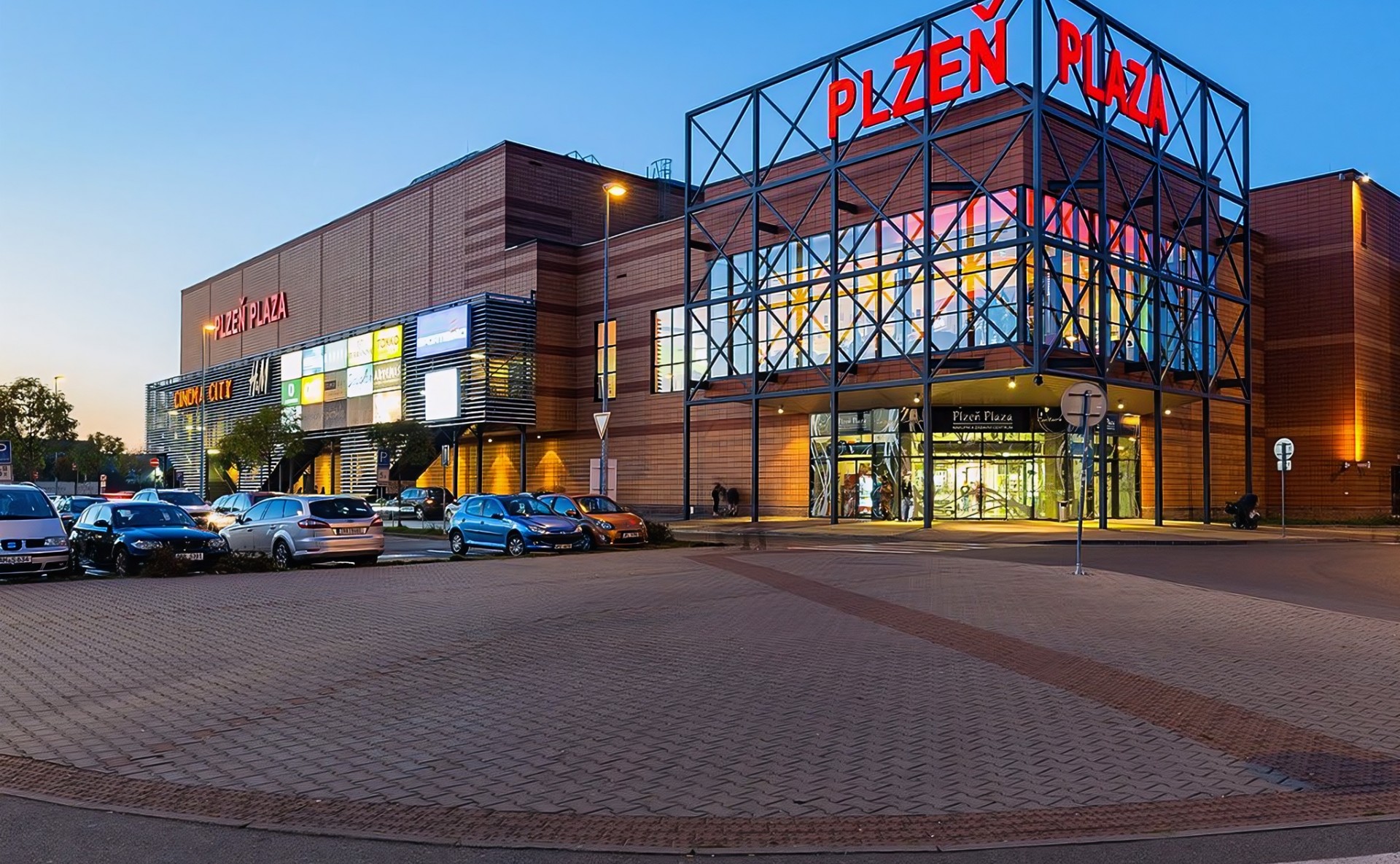 Plzeň Plaza pronájem obchodní prostor / stánek obchodní centrum Dejsiprostor