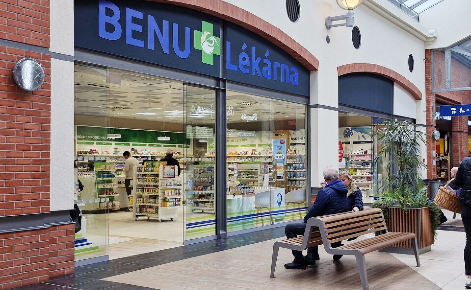 OC Olympia Plzeň pronájem obchodního místa/stánku Plzeň Dejsiprostor