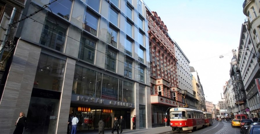 Myšák Gallery: Office Space for Lease in a Unique Building on Vodičkova Street 31