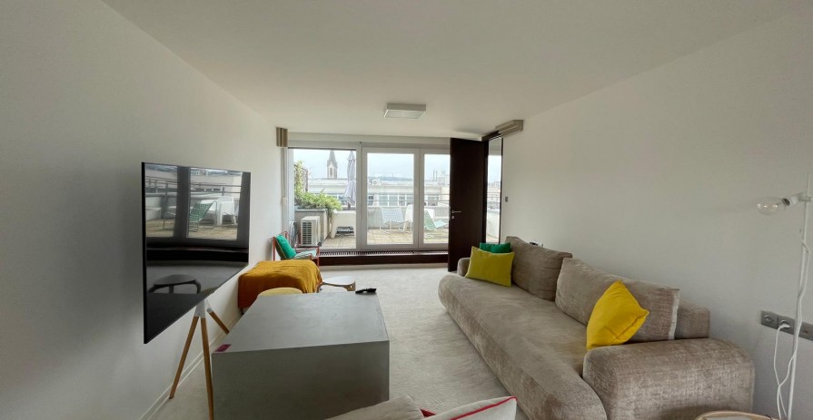 Lease of a 175 m² Atypical Office Space with Terraces in the Heart of Karlín