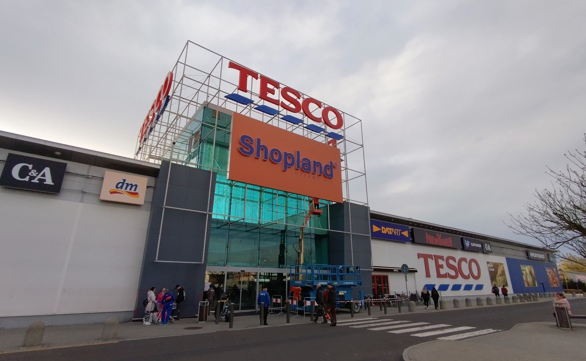 Pronájem obchodního prostoru / stánku nákupní centrum Shopland Karlovy Vary