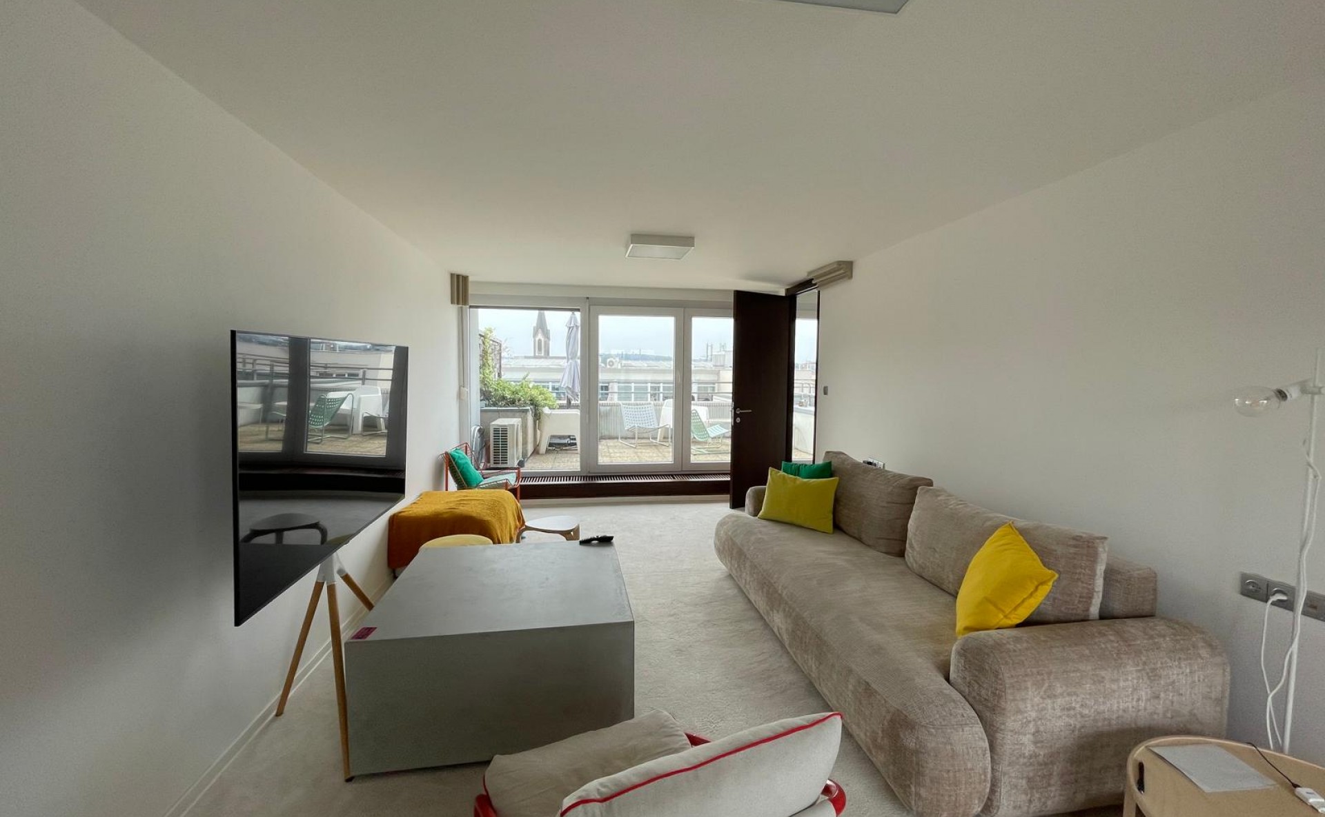 Atypická kancelář podnájem Praha 8 Karlín Dejsiprostor