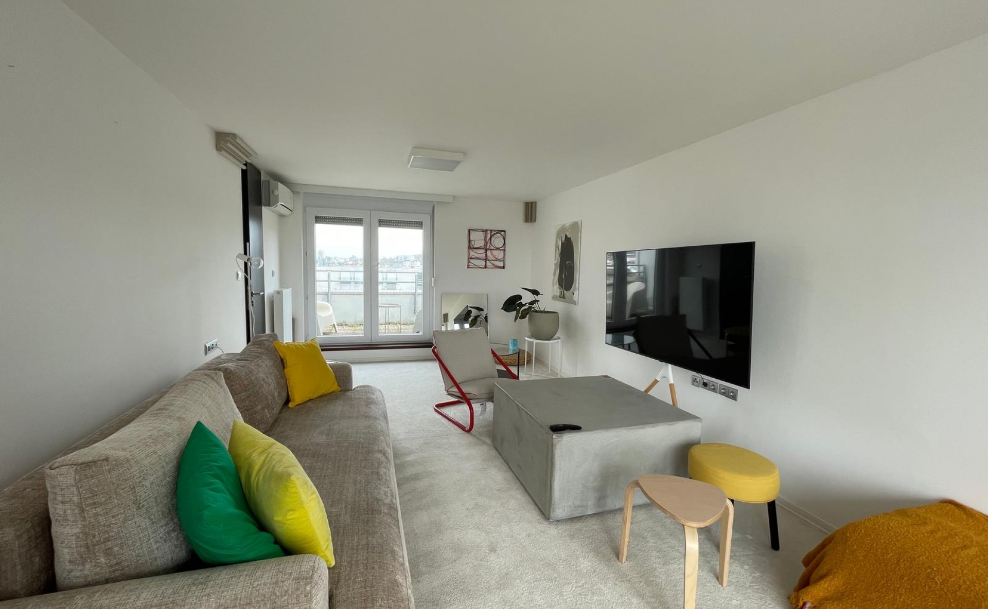 Atypická kancelář podnájem Praha 8 Karlín Dejsiprostor