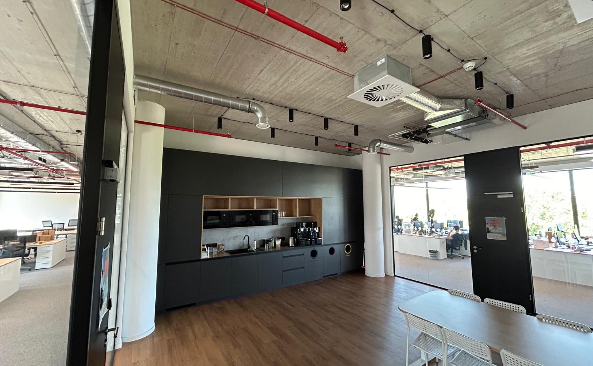 Exkluzivní podnájem kanceláří Block Karlín Praha 8 Dejsiprostor