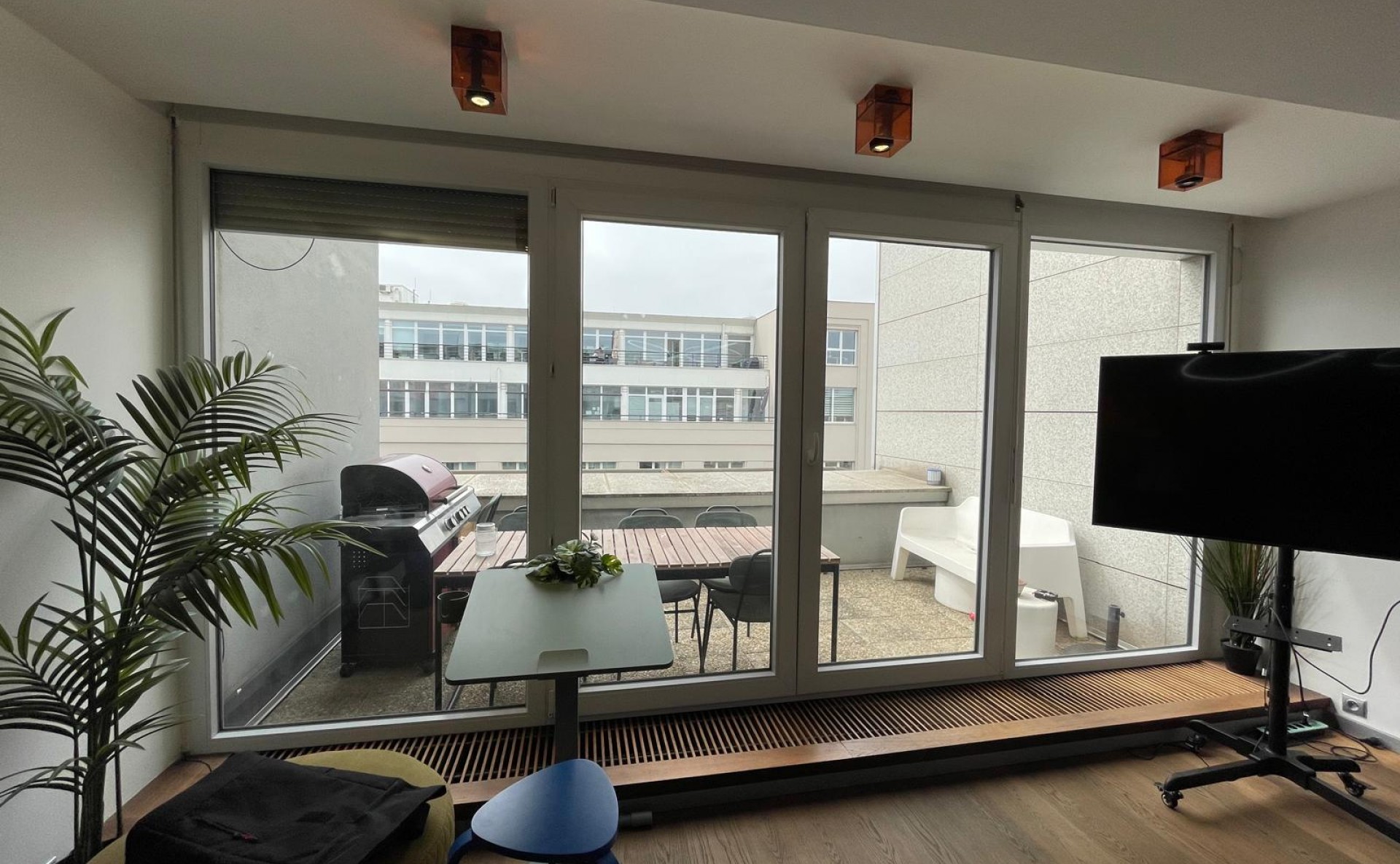 Atypická kancelář podnájem Praha 8 Karlín Dejsiprostor