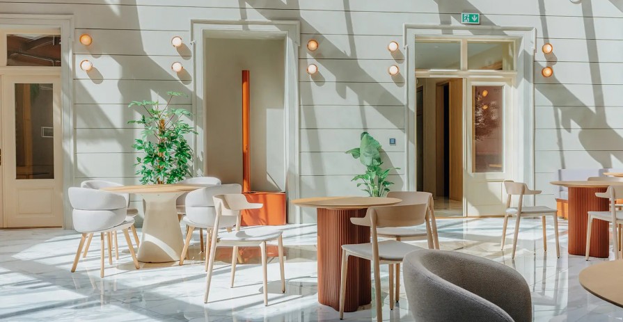 Lease of serviced offices in the centre of Prague at Náměstí Republiky