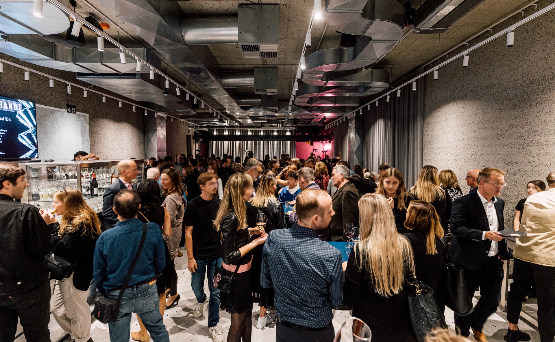 Eventový Industriální prostor s terasami, galerií a výhledem na Pražský hrad