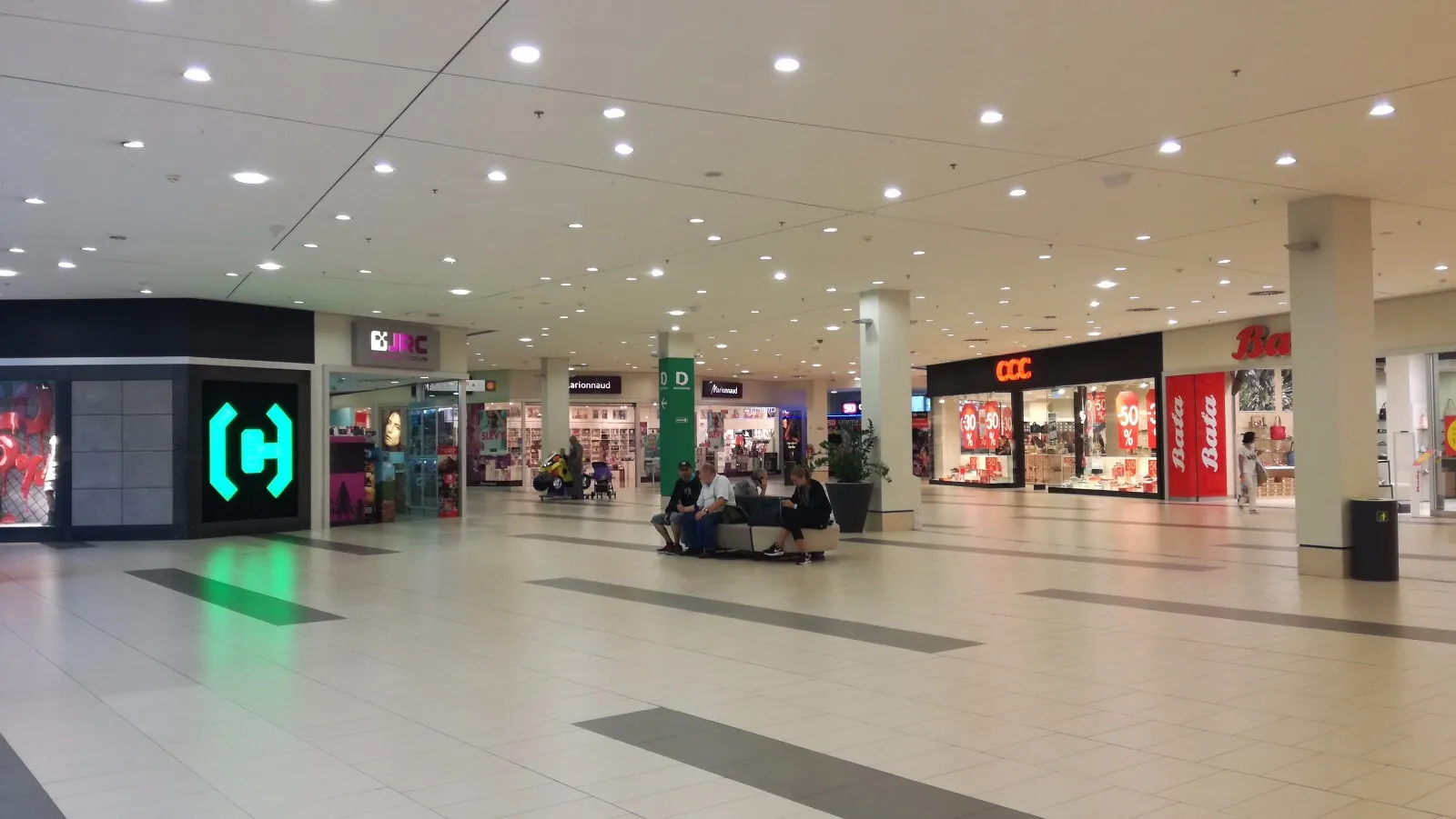 Lease of retail space in Central Most shopping center – photo 2