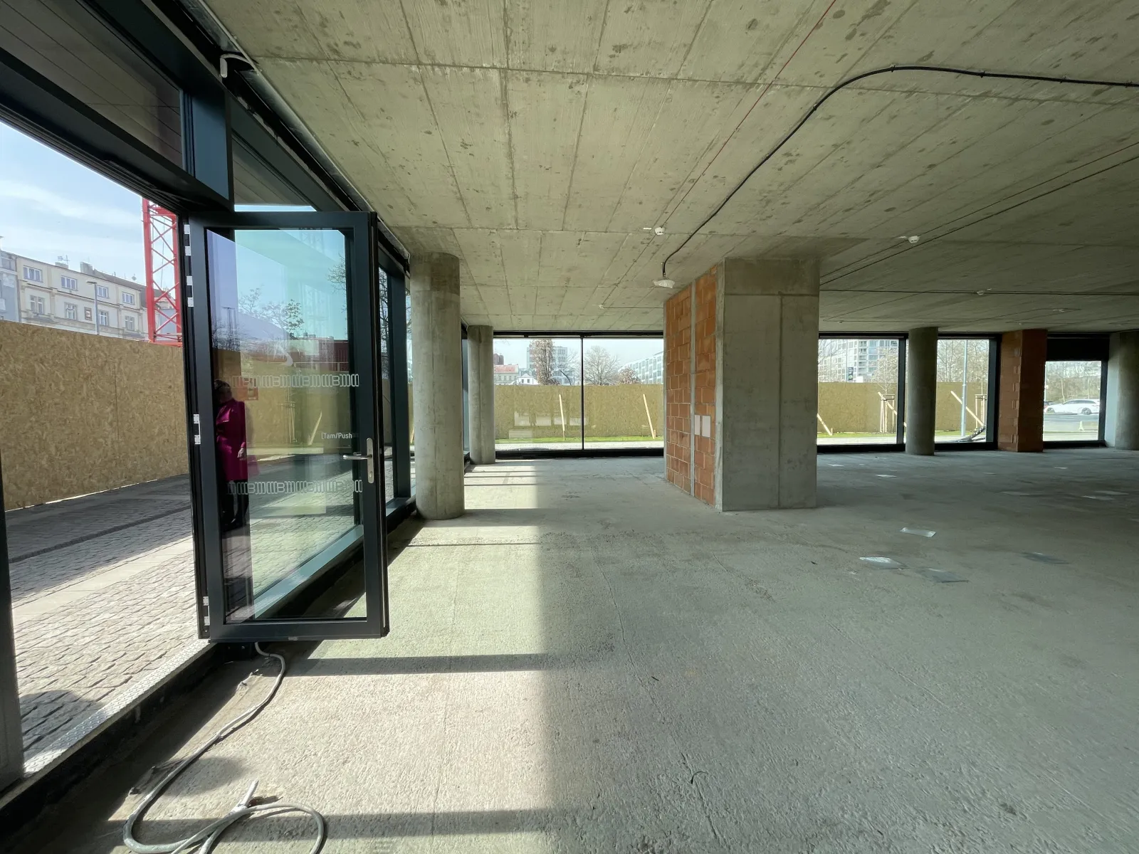 obchodní prostor k pronájmu block karlín praha 8 k pronájmu Karlín