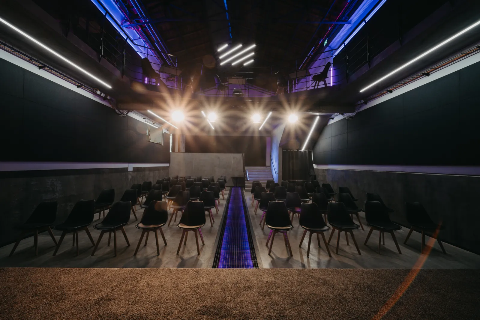 Next Zone: Industriální eventový prostor se špičkovým vybavením na Smíchově