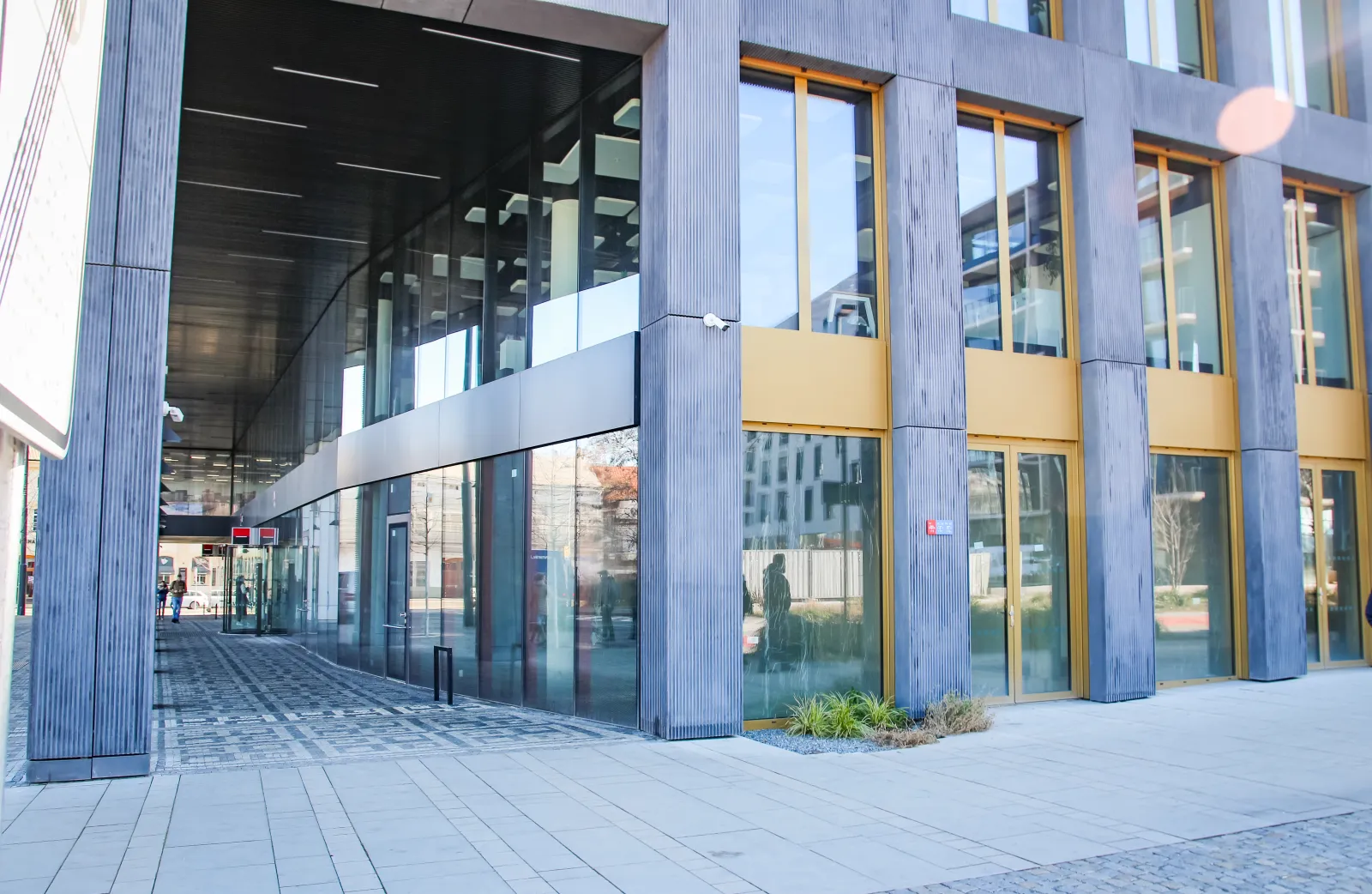REZERVOVÁNO: Rohový prostor k pronájmu 149 m2 pro restauraci na pěším boulevardu čtvrti Smíchov City