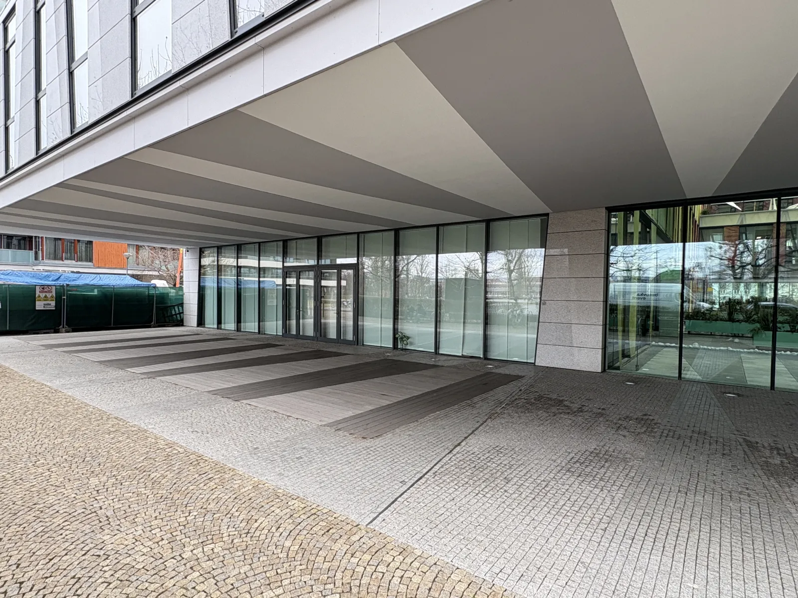 Retail space for lease in Amazon Court, Prague 8