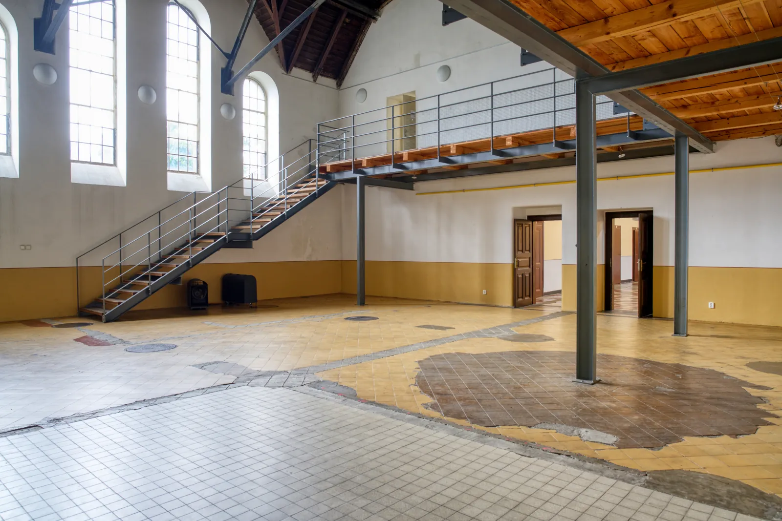 Industriální secesní prostor staré čistírny na eventy s důrazem na atmosféru