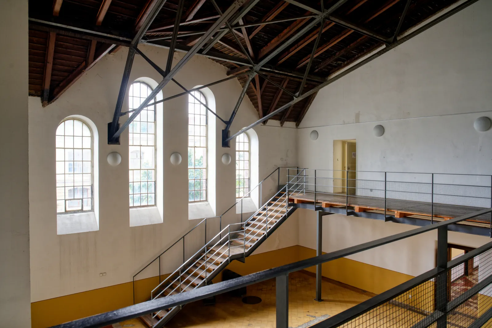 Industriální secesní prostor staré čistírny na eventy s důrazem na atmosféru – fotka 2