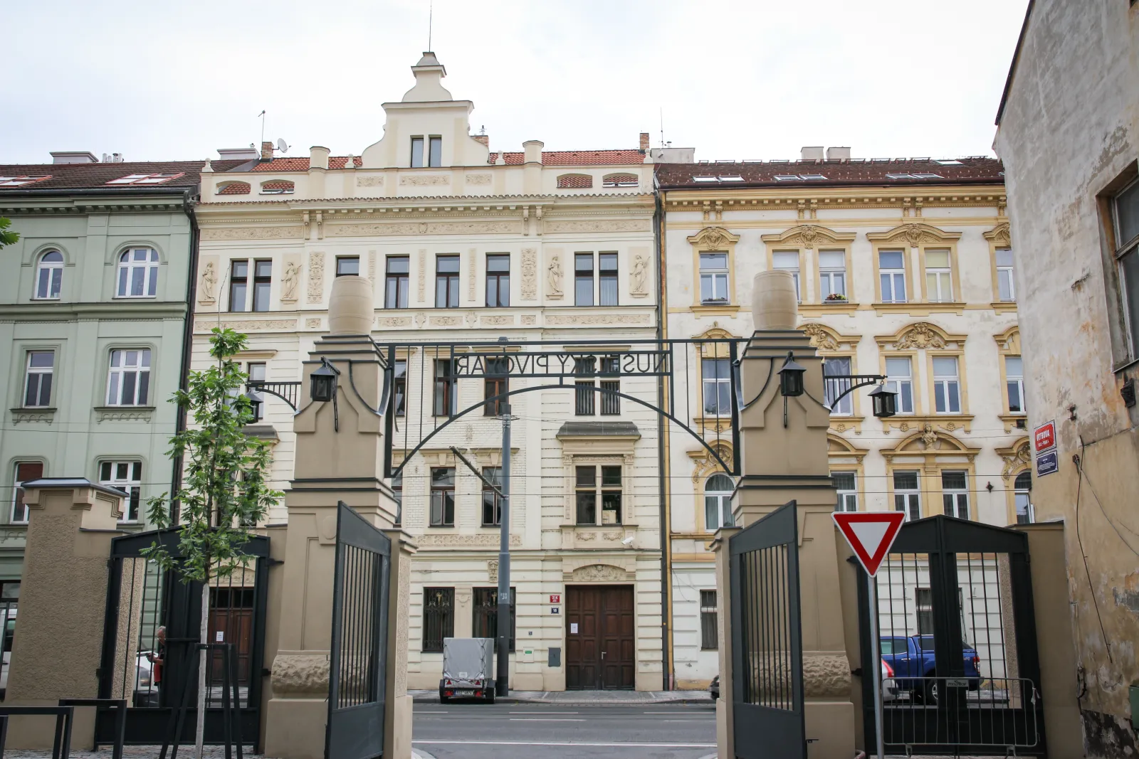 Retail Unit in the Arcade of Nuselský Pivovar