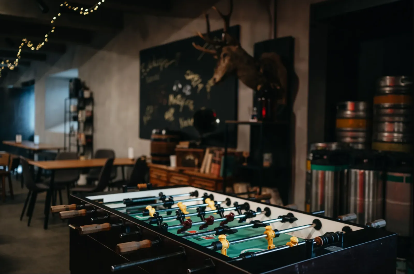 Industriální bar se zahrádkou pro eventové akce na náplavce Praha – fotka 3