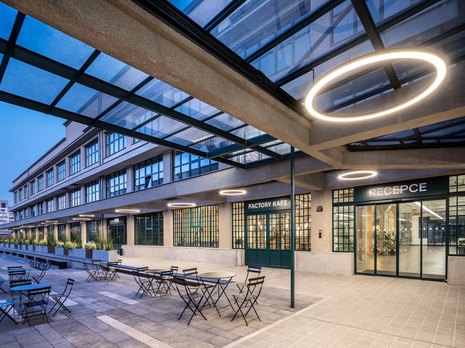 Restaurace 400 m2 v industriálních prostorách Pragovky