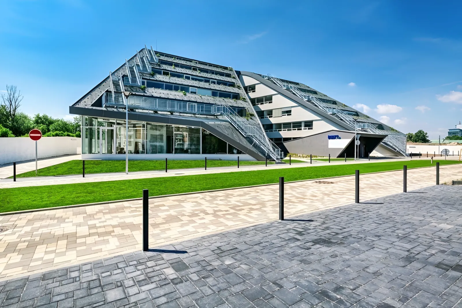 FULLY LEASED: DOCK IN TWO: Office Space for Rent, Palmovka