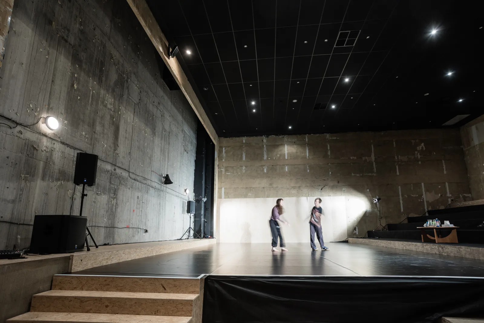 A multifunctional dance hall in a former cinema auditorium for creative events